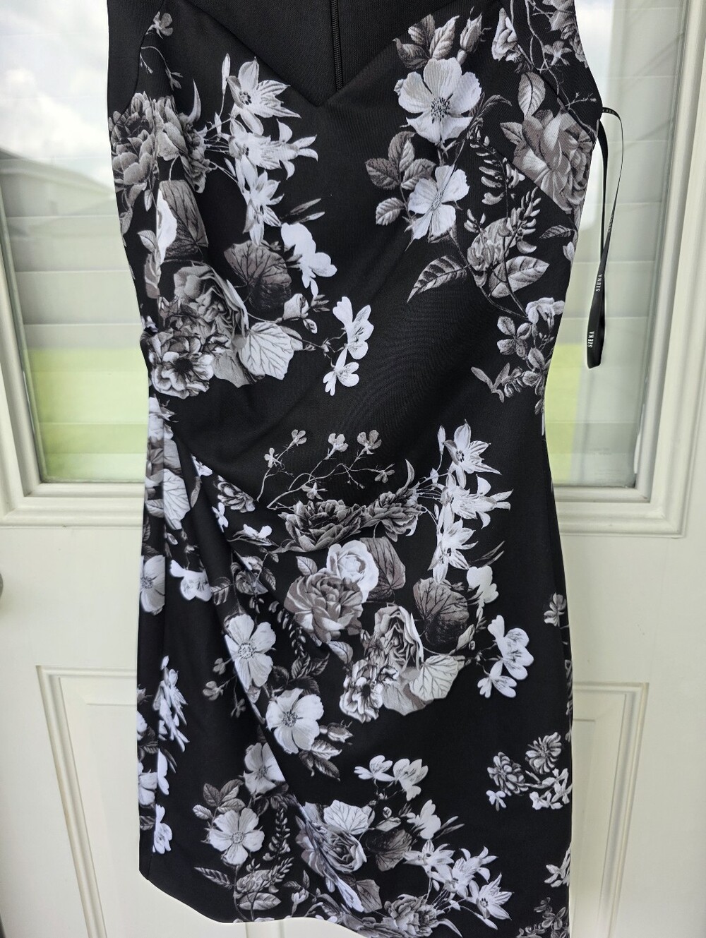 Siena Black White Floral Sheath Dress Size 8 Sleeveless V Neck Elegant NWT Party - Picture 6 of 10